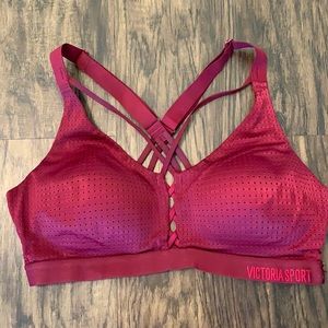 Victoria’s Secret lightweight sports bra